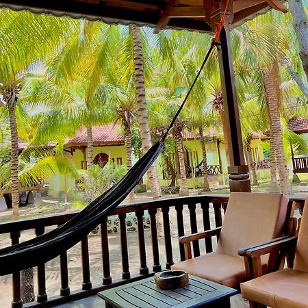Bronze Bungalows Gili Meno Exterior photo