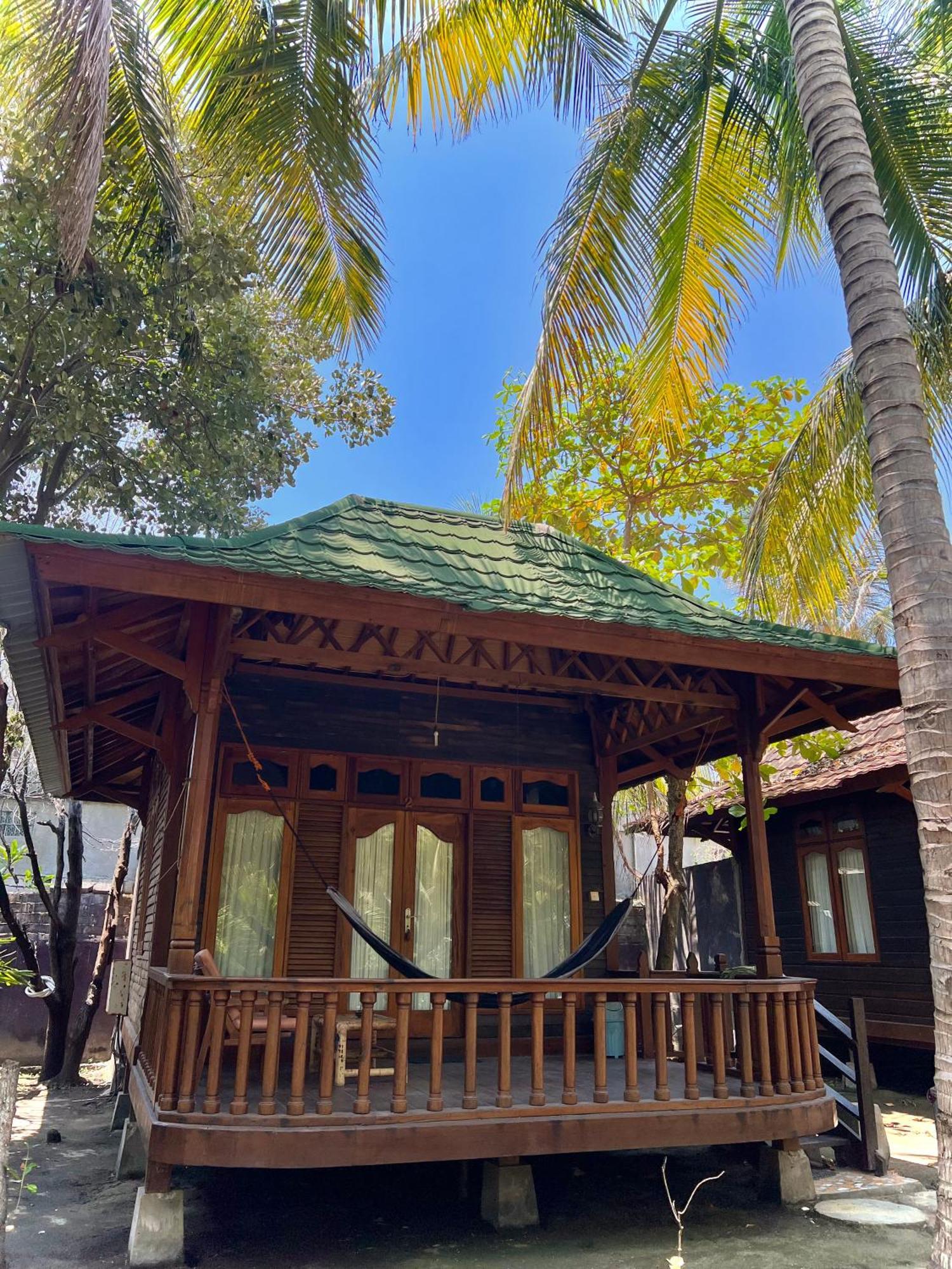 Bronze Bungalows Gili Meno Exterior photo