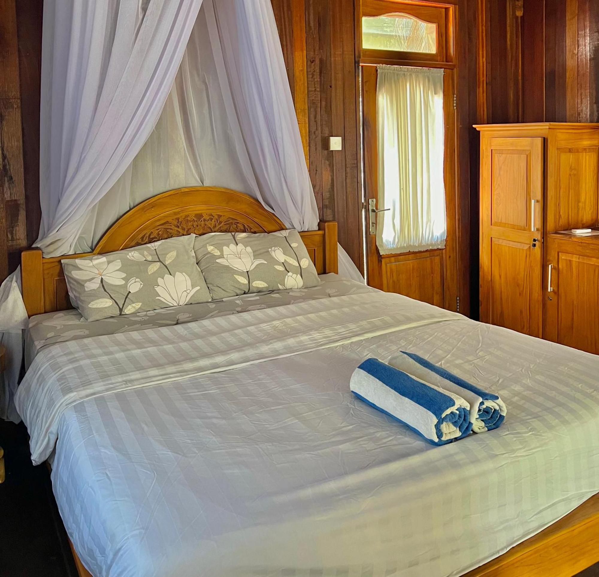 Bronze Bungalows Gili Meno Exterior photo