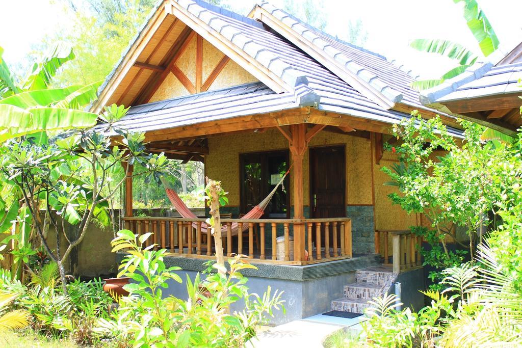 Bronze Bungalows Gili Meno Exterior photo